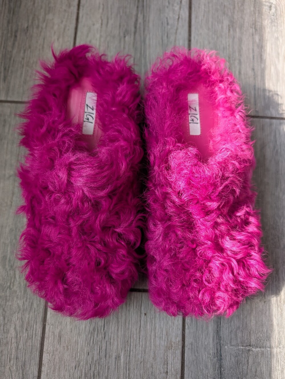 Jincy Genuine Sherling Clog in Fuscia